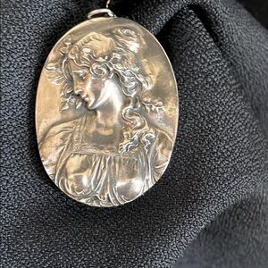 Elegant Silver Pendant Necklace